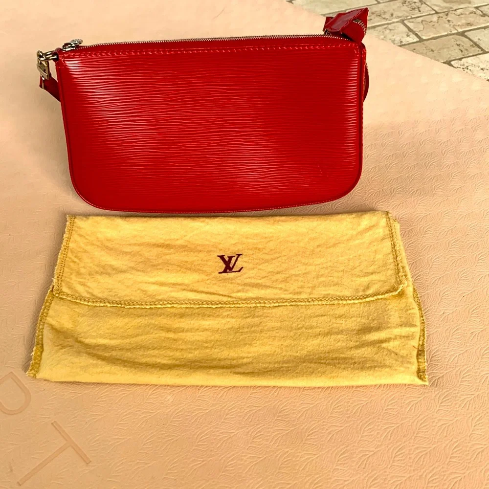 Red LV Louis Vuitton shoulder bag Pochette. - Picture 1 of 10